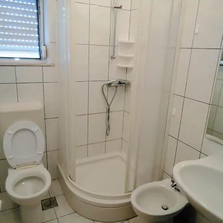 Apartmán Lovric - *