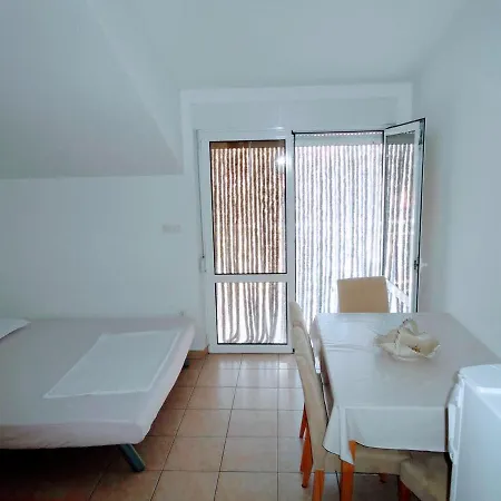 Appartement Lovric - *